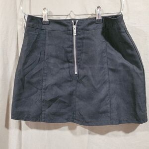 H&M divided size 6 black front zipper detail mini skirt
